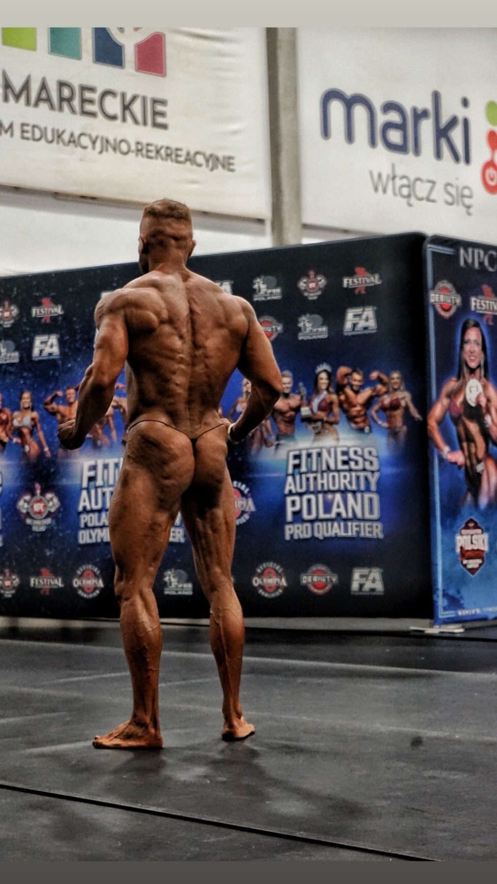 Pavel Friedl při pózování zády na soutěži